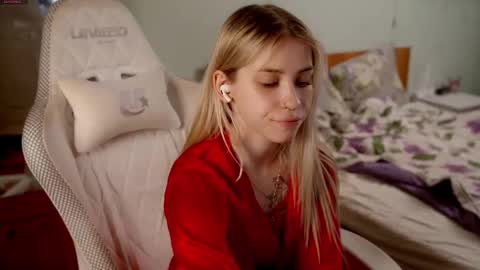 Holly online show from March 23, 2026, 7:18 pm