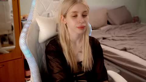 Holly online show from May 7, 2026, 6:13 pm