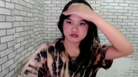 hoelyfloryn online show from March 17, 2026, 7:55 am