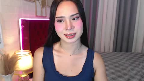 hoelymolly online show from April 10, 2026, 8:13 pm