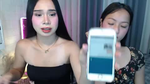 hoelymolly online show from April 24, 2026, 7:05 pm