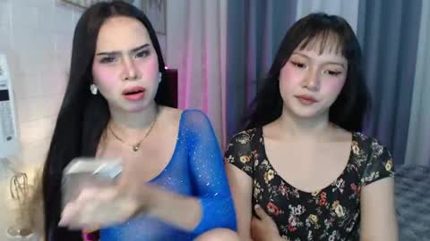 hoelymolly online show from April 30, 2026, 8:57 pm