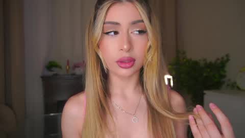 Moni Monica online show from April 22, 2026, 8:06 am
