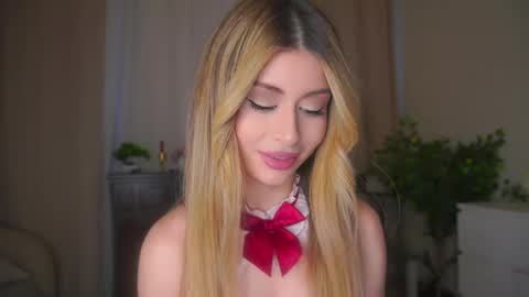Moni Monica online show from May 1, 2026, 8:08 am