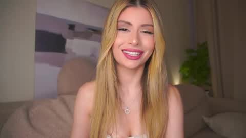 Moni Monica online show from May 12, 2026, 8:11 am