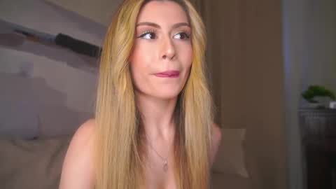 Moni Monica online show from May 15, 2026, 8:10 am