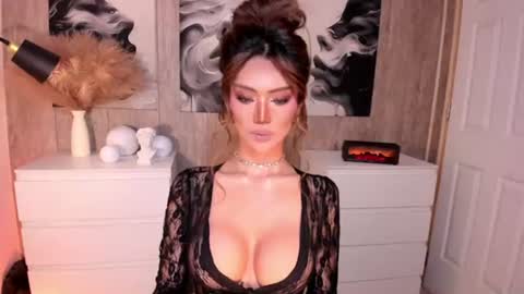 Ms. Laura online show from June 19, 2026, 11:03 am