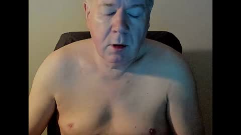 Snapshot of holgerhb53 chatting on December 21, 2024, 5:03 am Holger online show from December 21, 2024, 5:03 am