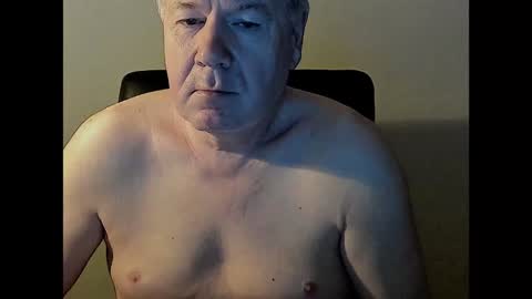 Snapshot of holgerhb53 chatting on December 28, 2024, 3:04 am Holger online show from December 28, 2024, 3:04 am