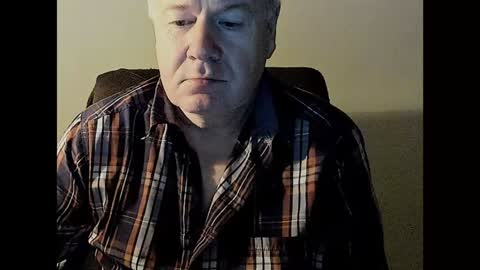Snapshot of holgerhb53 chatting on January 2, 2025, 4:02 pm Holger online show from January 2, 2025, 4:02 pm
