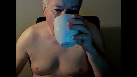 Snapshot of holgerhb53 chatting on January 17, 2025, 3:23 am Holger online show from January 17, 2025, 3:23 am