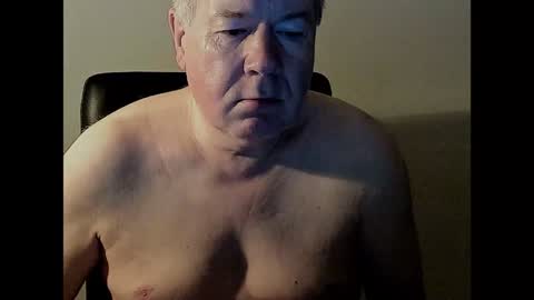 Snapshot of holgerhb53 chatting on January 23, 2025, 2:44 am Holger online show from January 23, 2025, 2:44 am