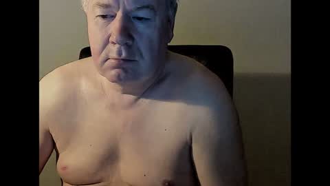 Snapshot of holgerhb53 chatting on February 9, 2025, 3:43 am Holger online show from February 9, 2025, 3:43 am