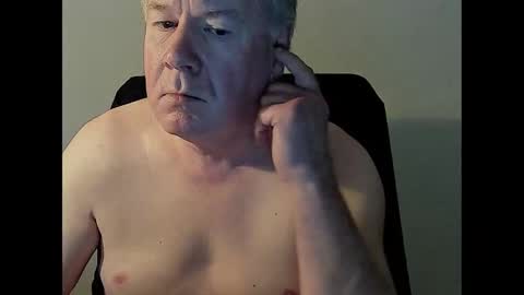 Snapshot of holgerhb53 chatting on February 13, 2025, 9:41 am Holger online show from February 13, 2025, 9:41 am
