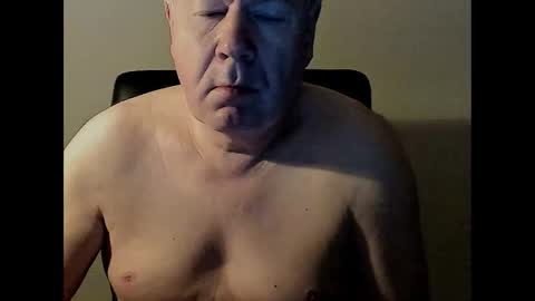 Snapshot of holgerhb53 chatting on February 14, 2025, 4:04 am Holger online show from February 14, 2025, 4:04 am