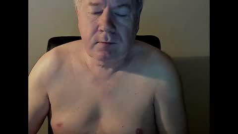 Snapshot of holgerhb53 chatting on February 15, 2025, 2:58 am Holger online show from February 15, 2025, 2:58 am