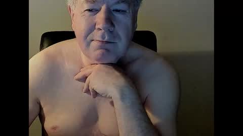 Snapshot of holgerhb53 chatting on March 10, 2025, 2:17 am Holger online show from March 10, 2025, 2:17 am