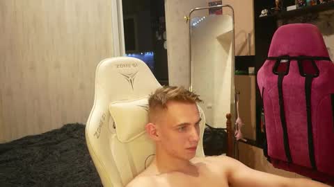 Snapshot of holiday_boys chatting on September 18, 2025, 7:27 pm Extaz Athrey Howard online show from September 18, 2025, 7:27 pm