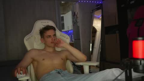 Snapshot of holiday_boys chatting on October 14, 2025, 5:14 pm Extaz Athrey Howard online show from October 14, 2025, 5:14 pm