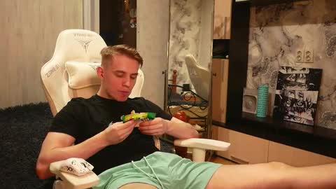 Snapshot of holiday_boys chatting on October 22, 2025, 6:29 pm Extaz Athrey Howard online show from October 22, 2025, 6:29 pm