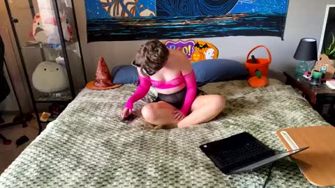 Snapshot of holiday_hoehoehoe chatting on September 21, 2025, 7:59 pm holiday_hoehoehoe online show from September 21, 2025, 7:59 pm