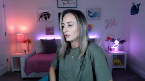 Holi Hurricane online show from October 8, 2025, 2:42 am