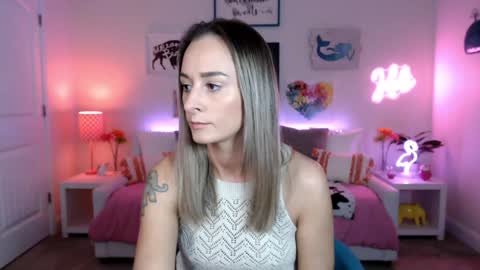 Holi Hurricane online show from November 26, 2025, 3:29 am