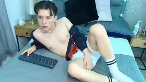 Snapshot of hollannd_ chatting on April 1, 2026, 1:41 pm Holland online show from April 1, 2026, 1:41 pm