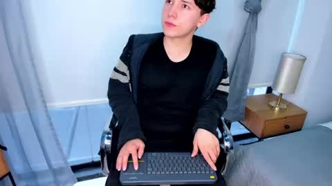 Snapshot of hollannd_ chatting on June 12, 2026, 12:26 pm Holland online show from June 12, 2026, 12:26 pm