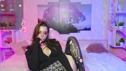 Snapshot of hollisbelch chatting on December 5, 2024, 11:18 pm Lux online show from December 5, 2024, 11:18 pm