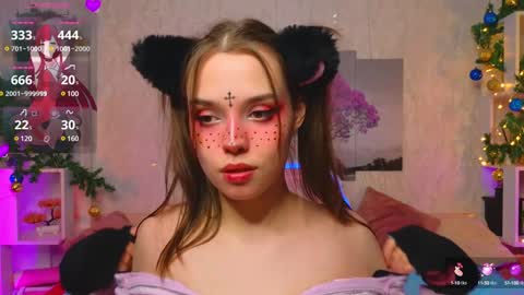 Snapshot of hollisbelch chatting on January 12, 2025, 5:33 pm Lux online show from January 12, 2025, 5:33 pm