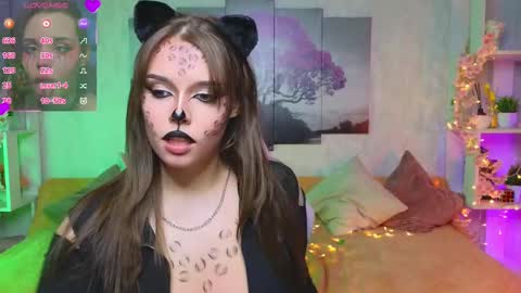 Snapshot of hollisbelch chatting on March 6, 2025, 6:05 pm Lux online show from March 6, 2025, 6:05 pm