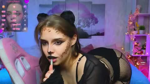 Snapshot of hollisbelch chatting on March 8, 2025, 6:16 pm Lux online show from March 8, 2025, 6:16 pm