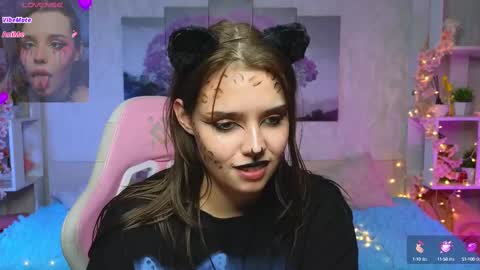 Snapshot of hollisbelch chatting on March 9, 2025, 12:21 am Lux online show from March 9, 2025, 12:21 am