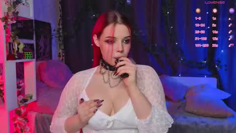 Snapshot of hollisbelch chatting on September 25, 2025, 4:11 pm Lux online show from September 25, 2025, 4:11 pm