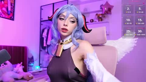 Holli online show from May 7, 2026, 11:48 am