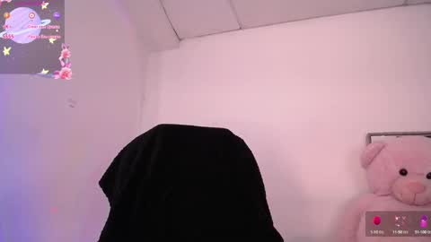 Snapshot of holly_16 chatting on September 17, 2025, 6:42 pm holly_16 online show from September 17, 2025, 6:42 pm