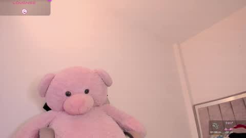 holly_16 online show from June 1, 2026, 5:36 pm