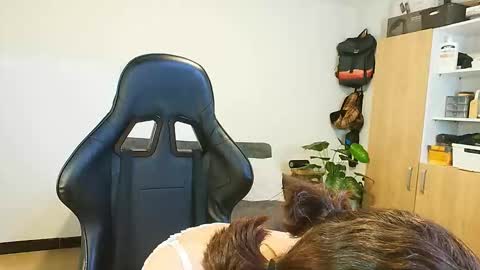 Holly and Honey online show from October 26, 2025, 9:31 pm