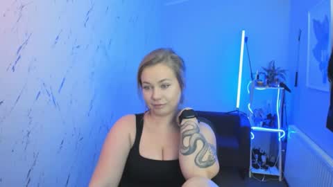 Holly online show from October 13, 2025, 5:02 pm