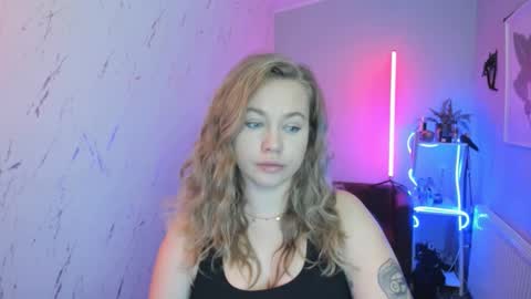 Holly online show from October 23, 2025, 6:17 pm