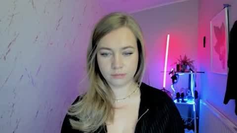 Holly online show from November 18, 2025, 8:46 pm