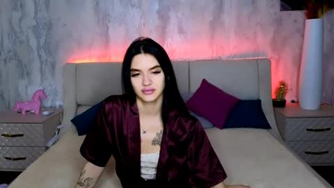 Snapshot of holly_beck chatting on May 14, 2026, 1:01 am Holly online show from May 14, 2026, 1:01 am