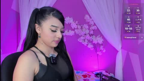 Holly  online show from September 13, 2025, 4:01 am