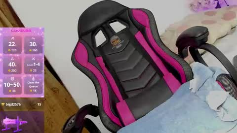   online show from October 15, 2025, 2:39 pm