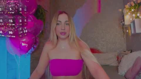 Snapshot of holly_molly8 chatting on March 26, 2026, 8:03 pm holly_molly8 online show from March 26, 2026, 8:03 pm