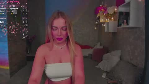 Snapshot of holly_molly8 chatting on August 3, 2026, 7:28 pm holly_molly8 online show from August 3, 2026, 7:28 pm