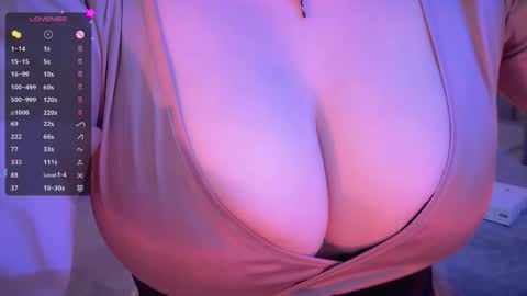 Snapshot of holly_molly_69 chatting on October 5, 2025, 3:16 am Molly online show from October 5, 2025, 3:16 am