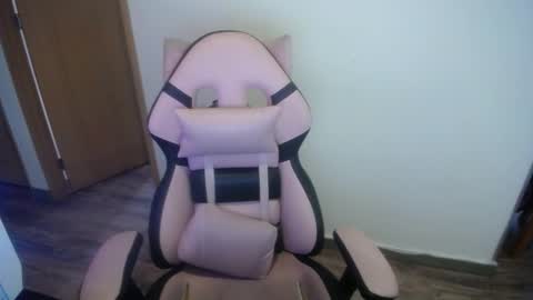 Holly online show from November 24, 2025, 7:02 pm