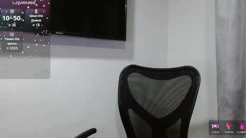 Holly online show from May 3, 2026, 5:35 am